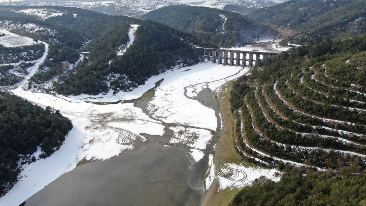 Son bir haftada dikkat çeken artış! Kar yağışı İstanbul barajlarına iyi geldi
