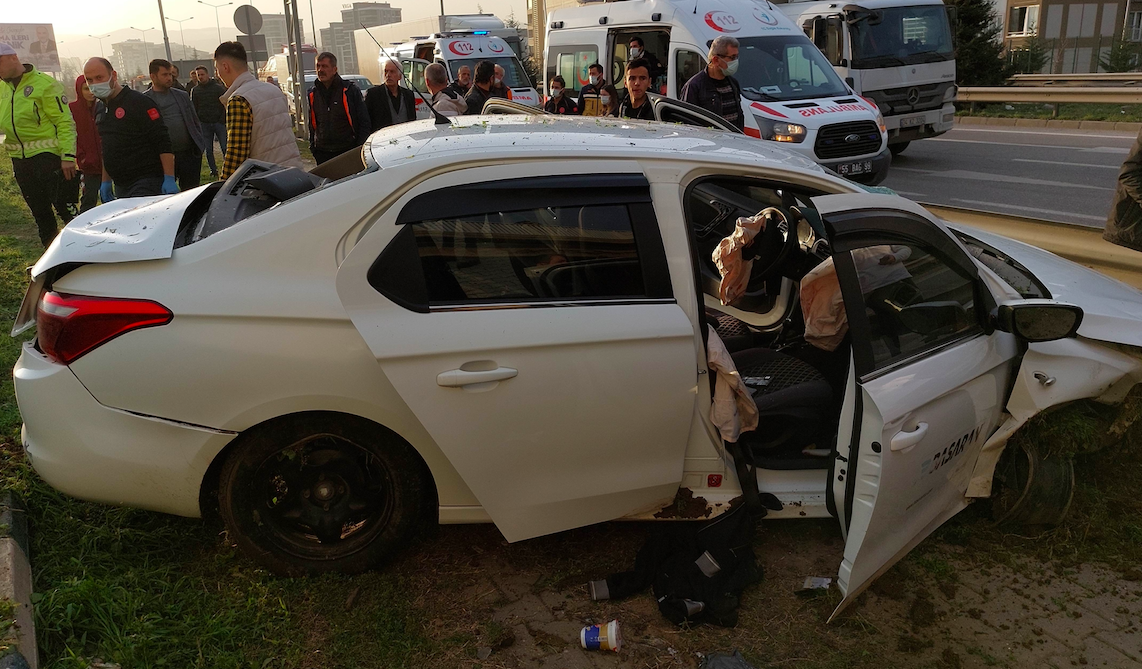 Samsun'da kazada kanlar içinde kaldı ayakkabım çamurlu diye ambulansa binmedi