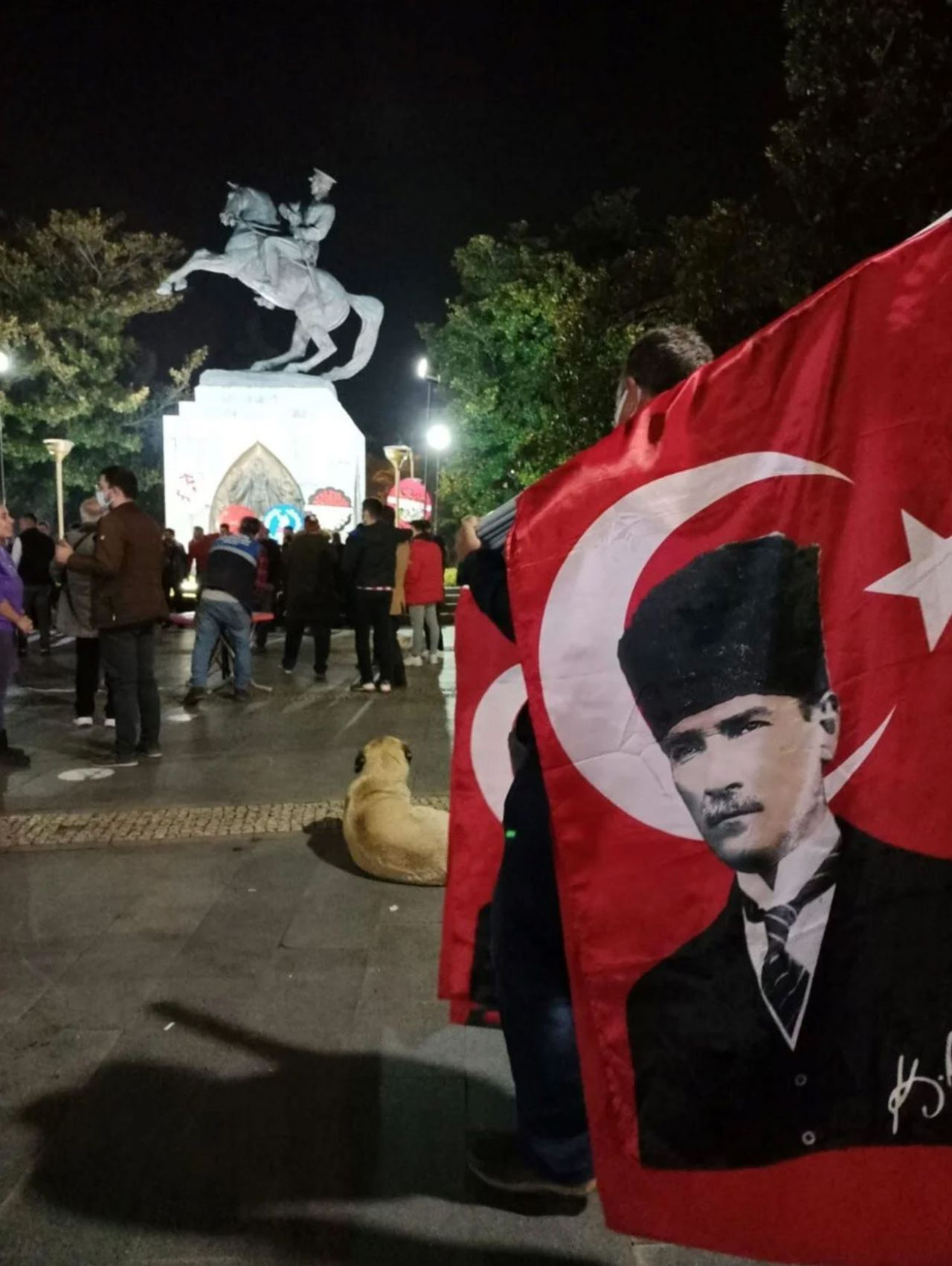Samsun'da Atatürk Anıtı'na saldıran iki kuzen tutuklandı! Sabıka kayıtları kabarık çıktı