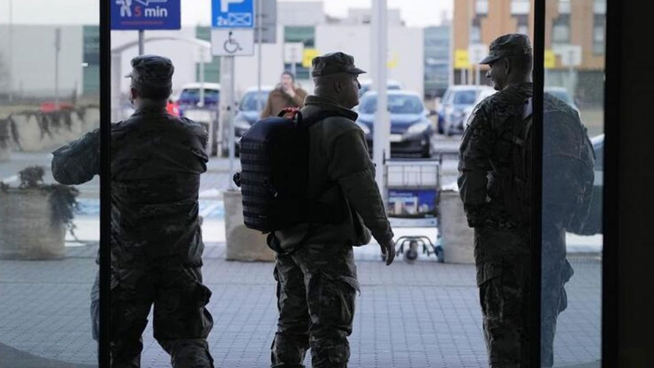 ABD'nin Rusya'ya karşı gönderdiği askeri birliklerden ilki Polonya'ya ulaştı