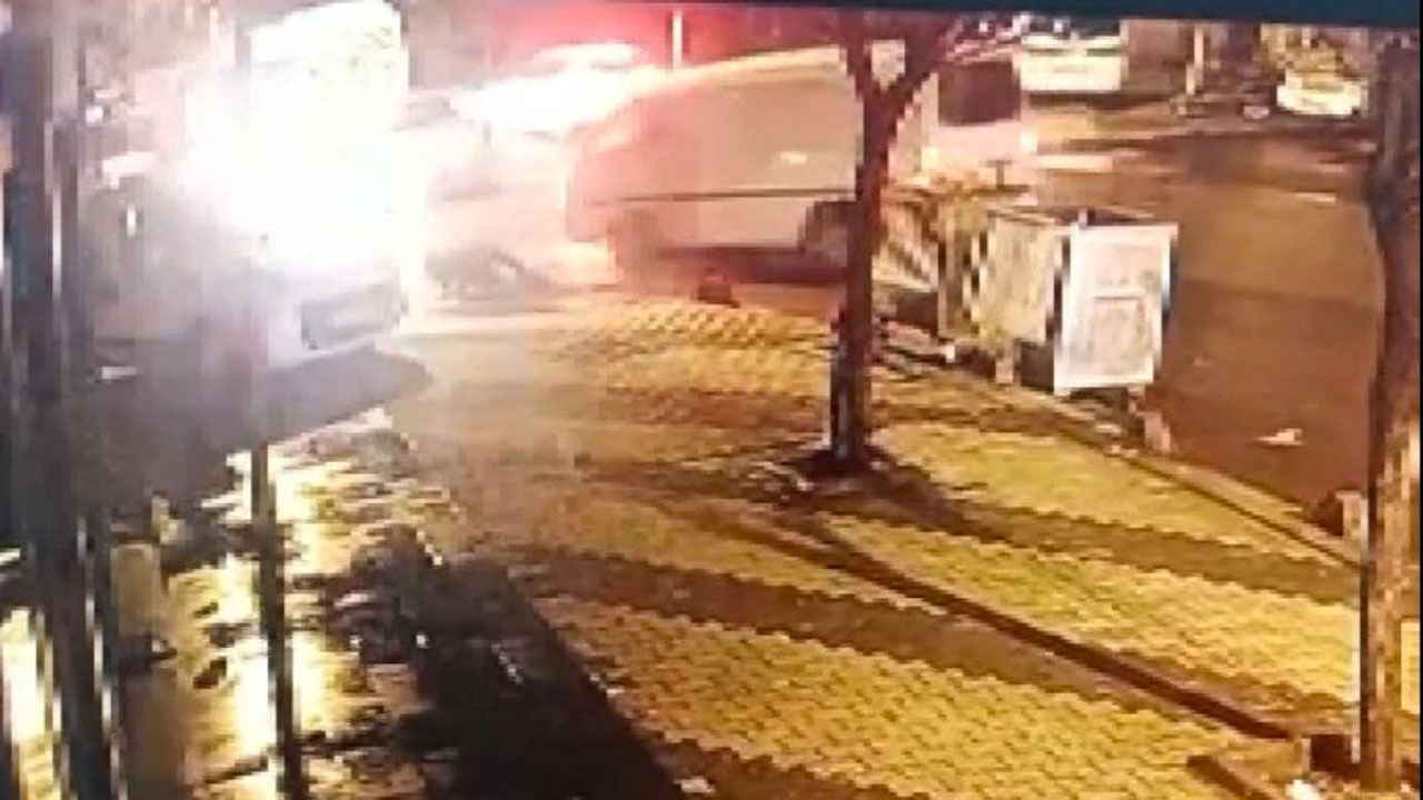 Sancaktepe'de sürücü çarptığı kadına birkaç saniye bakıp kaçtı o anlar kamerada