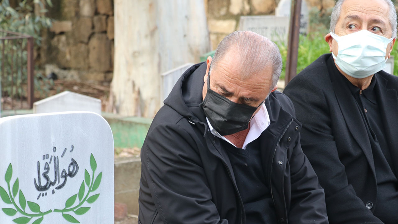 Fatih Terim ölüm yıl dönümünde babasının mezarını ziyaret etti