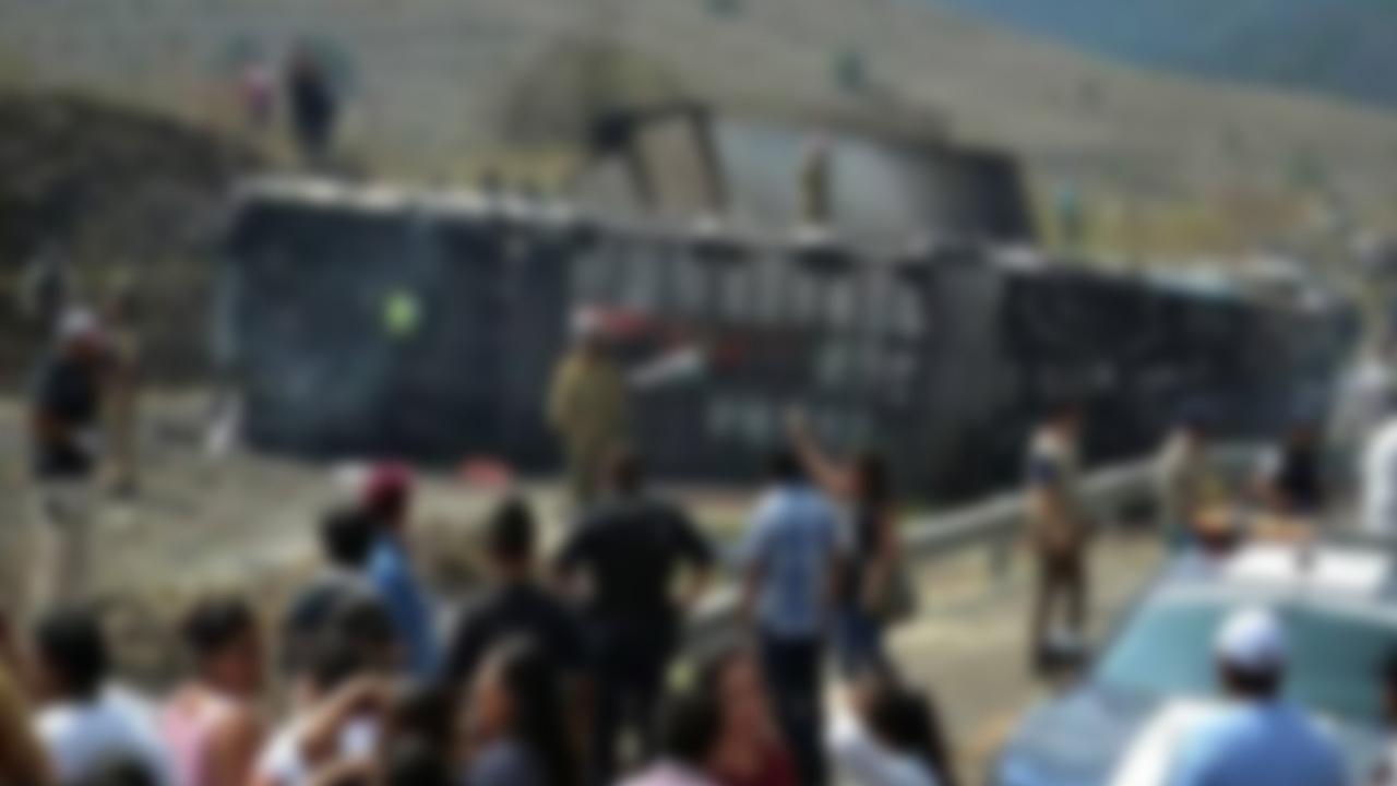 Turistleri taşıyan otobüs devrildi! 8 kişi hayatını kaybetti