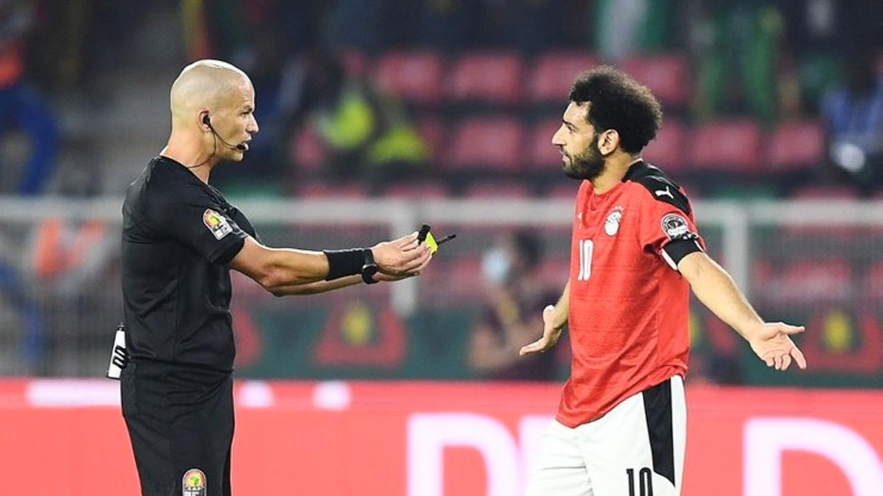 Afrika Uluslar Kupası'nı Senegal kazandı maçta itiraz eden Muhammed Salah'a hakemden ilginç tepki