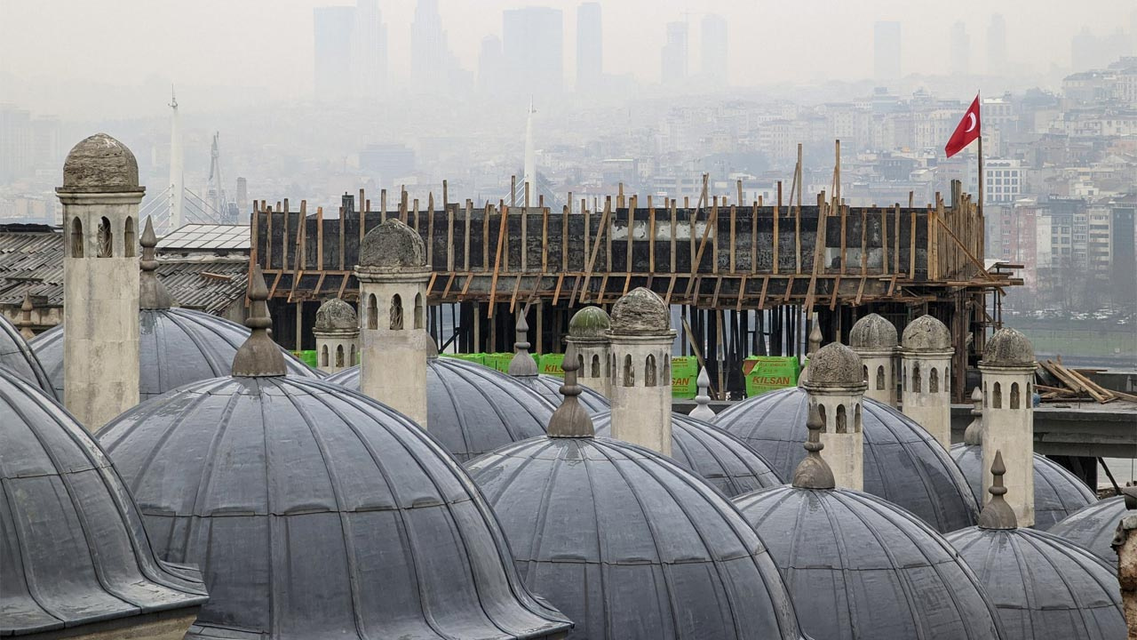 Süleymaniye Camii'nin silüetini bozan inşaat için İlim Yayma Vakfı'ndan flaş açıklama
