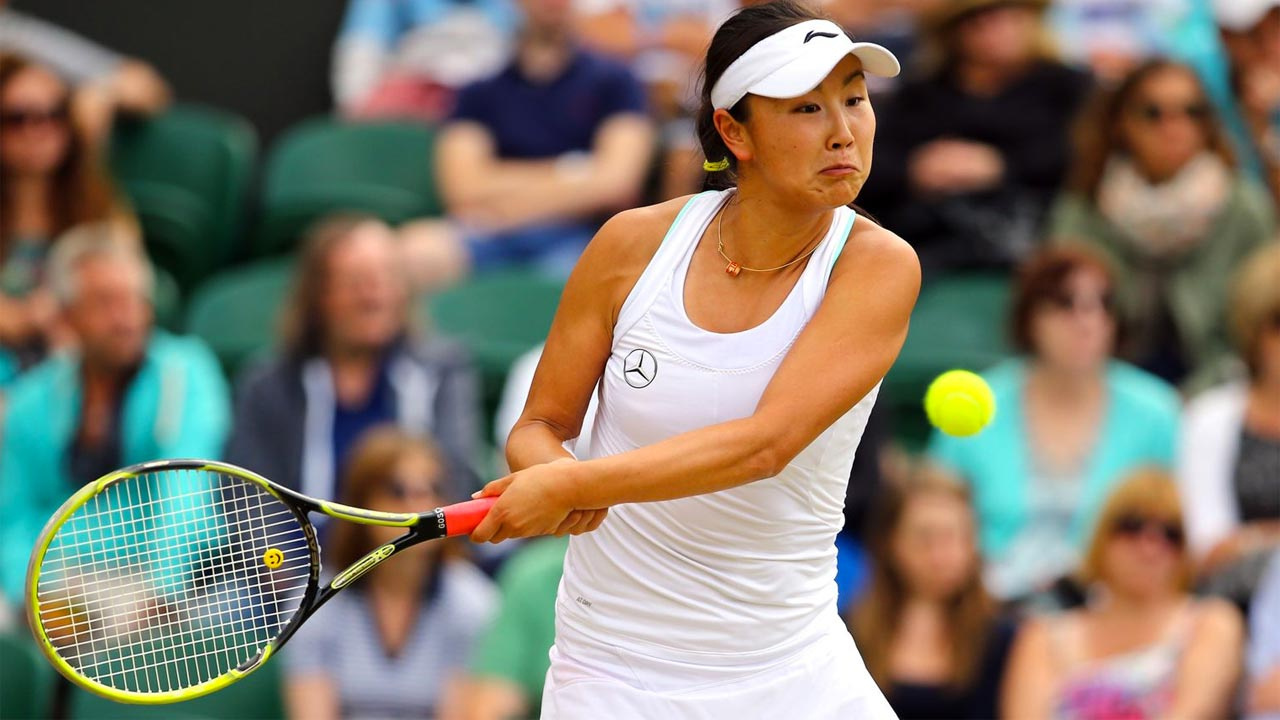 Taciz iddiasıyla dünyayı ayağa kaldıran Çinli tenisçi Pıng Şuai fena kıvırdı
