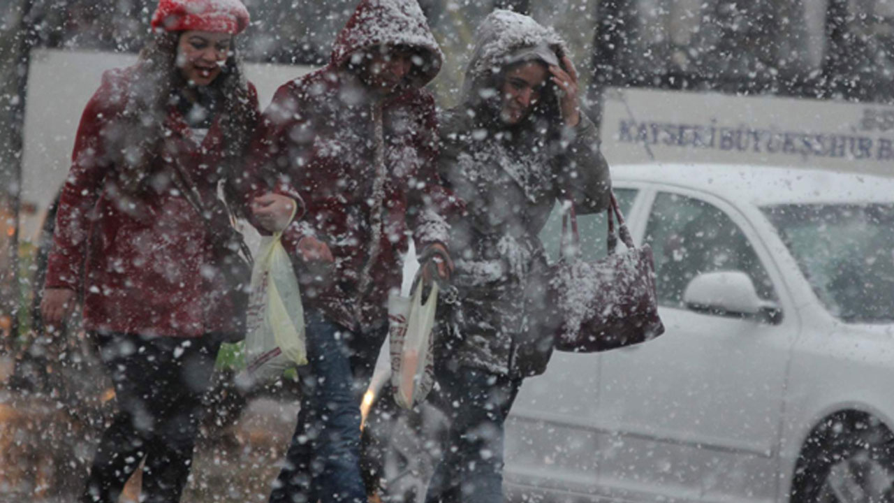 Bolu'da kar bastırdı saatlik hava durumu fena 16.00'ya dikkat