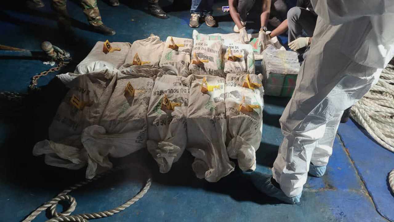 Gine açıklarında Türk bayraklı teknede 528 kilogram kokain ele geçirilmesiyle ilgili 4 zanlı tutuklandı