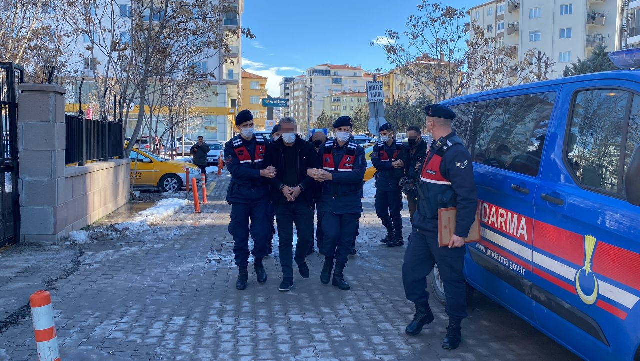 Aksaray'da kaçak kazıda suçüstü yakalandılar! Hazinenin büyüsü bozulsun diye bakın ne yapmışlar