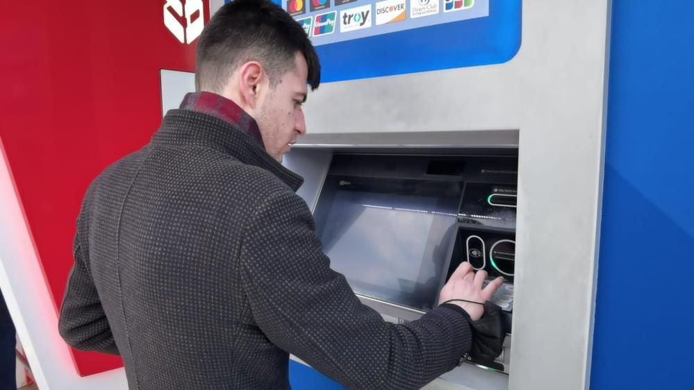 Bursa'da ATM'den çekti paradaki hatayı görünce inanamadı! 1000 katına satışa çıkardı