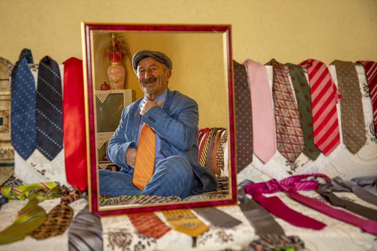 70 yaşındaki Vanlı 63 yıl önce taktığı kravatı bir daha çıkarmadı