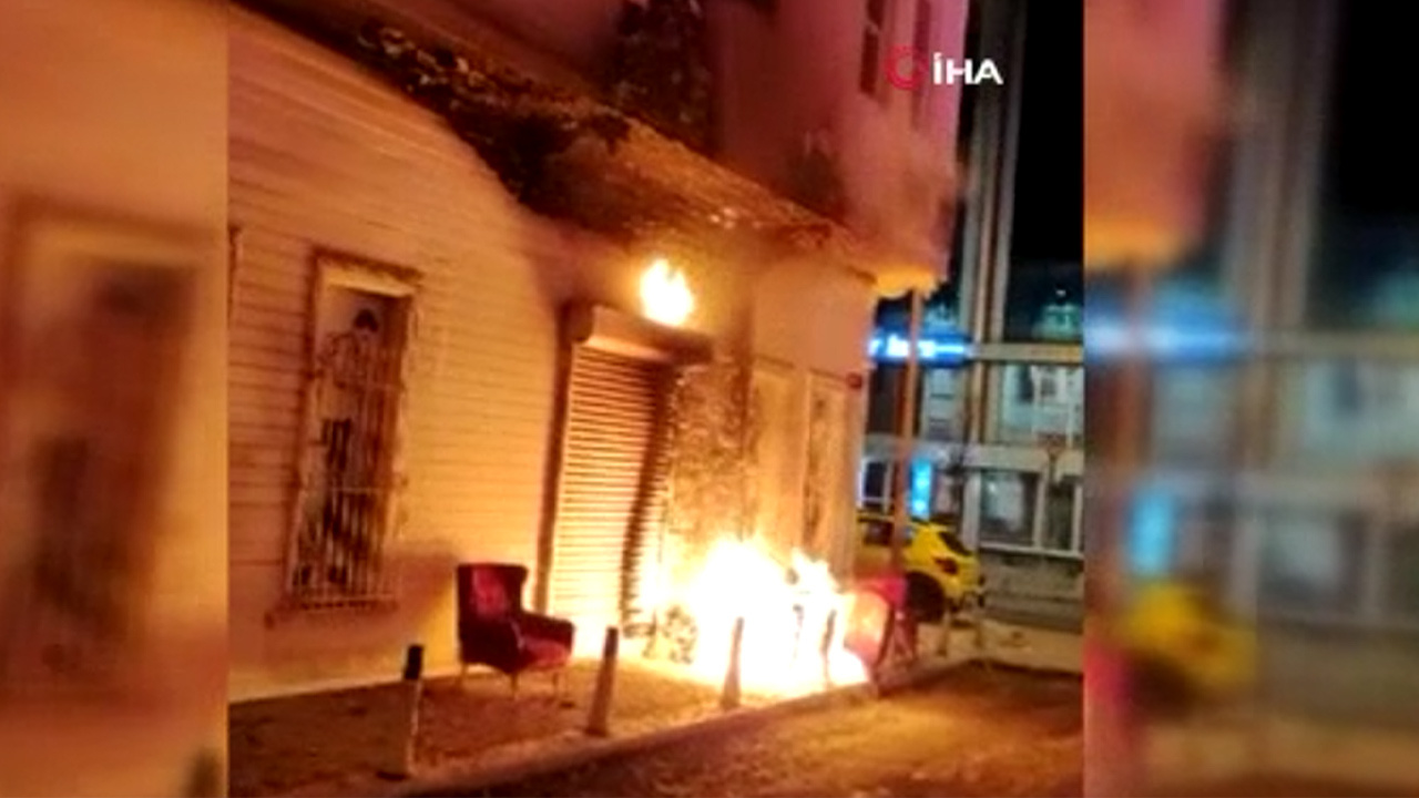 İstanbul'da alevler ahşap binaya sıçradı! Vatandaşlar yangını söndürmek için kovalarla su taşıdı