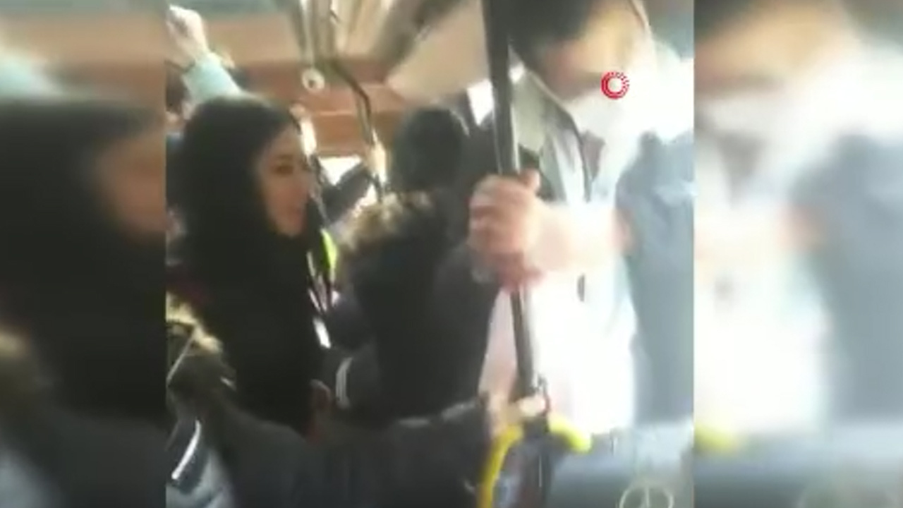 İstanbul'da minibüse binen maskesiz kadınların pişkin yanıtları pes dedirtti: Ölmezsin genç yaşta merak etme