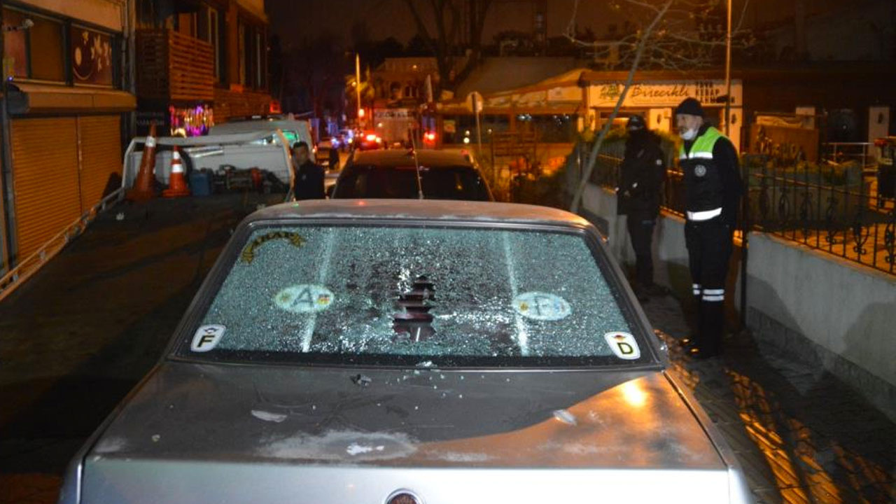 Bakırköy’de silahlı çatışma: 4 yaralı 50'ye yakın mermi kovanı bulundu 7 otomobil delikdeşik oldu