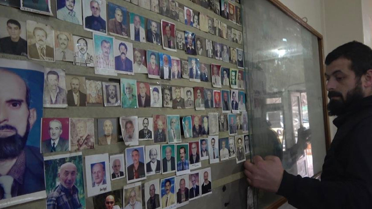 Rize'de ölenlerin fotoğrafı 40 yıldır bu çay ocağında toplanıyor