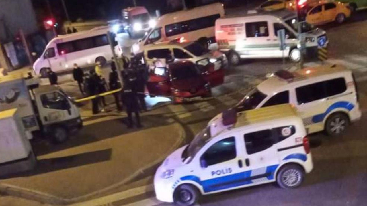 Kocaeli'de kırmızı ışıkta duran iki otomobile silahlı saldırıda 2 kadın öldü, 1 kişi yaralandı