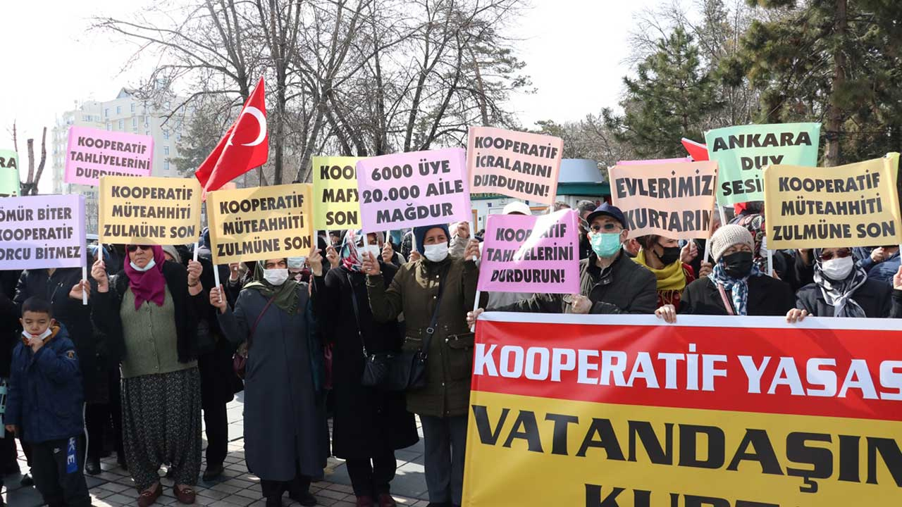 Kayseri'de konut kooperatifi mağduru olduklarını iddia eden 500 kişi eylem yaptı