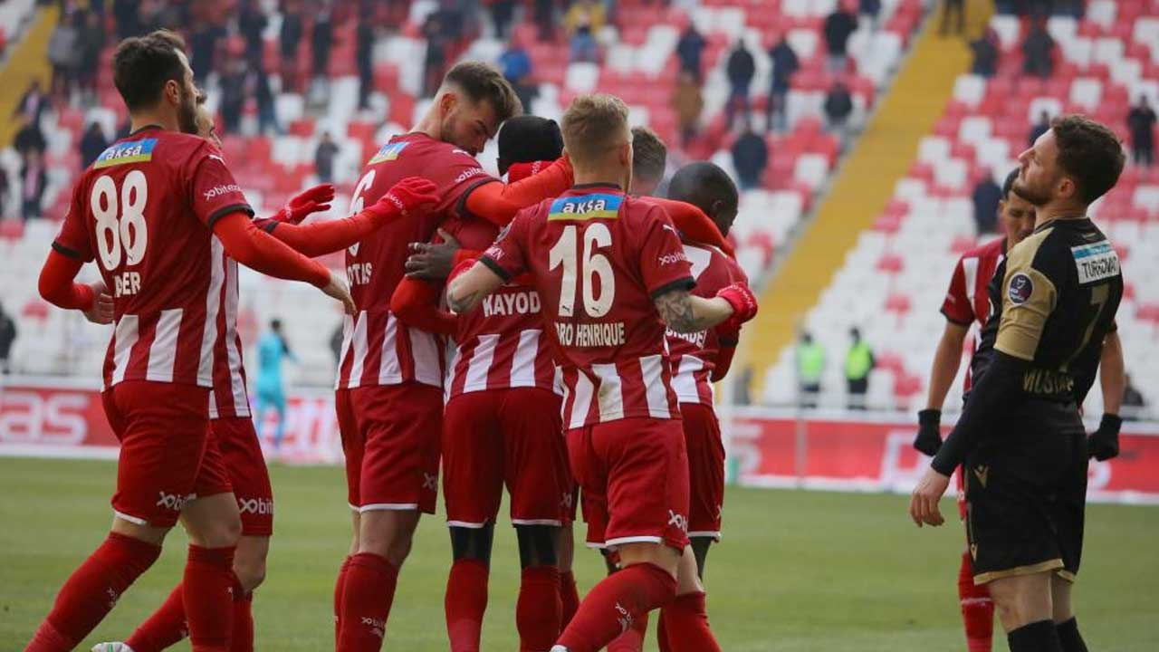Sivasspor ikinci yarıda açıldı Yeni Malatyaspor’u evine boş gönderdi