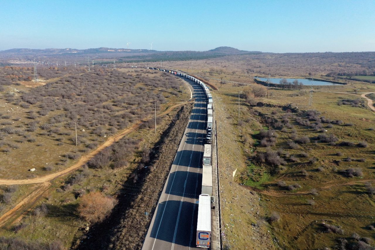Bulgaristan tarafının yetersiz kalması Hamzabeyli Sınır Kapısında TIR uyruğuna neden oldu
