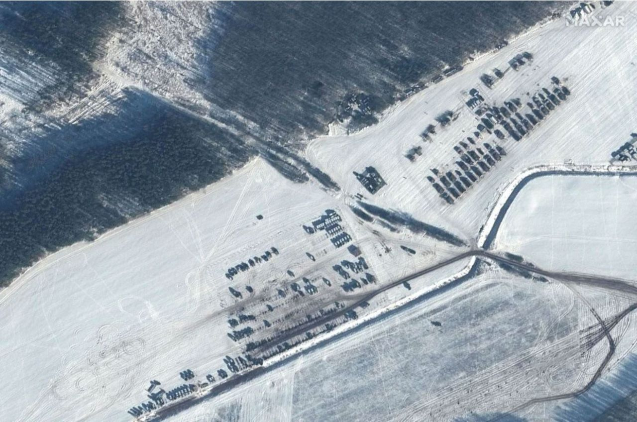 'Geri çekiliyoruz' diyen Rusya'nın sınırda savaş pozisyonu aldığı uydu görüntüleri çıktı! İşte Ukrayna'yı işgal planı