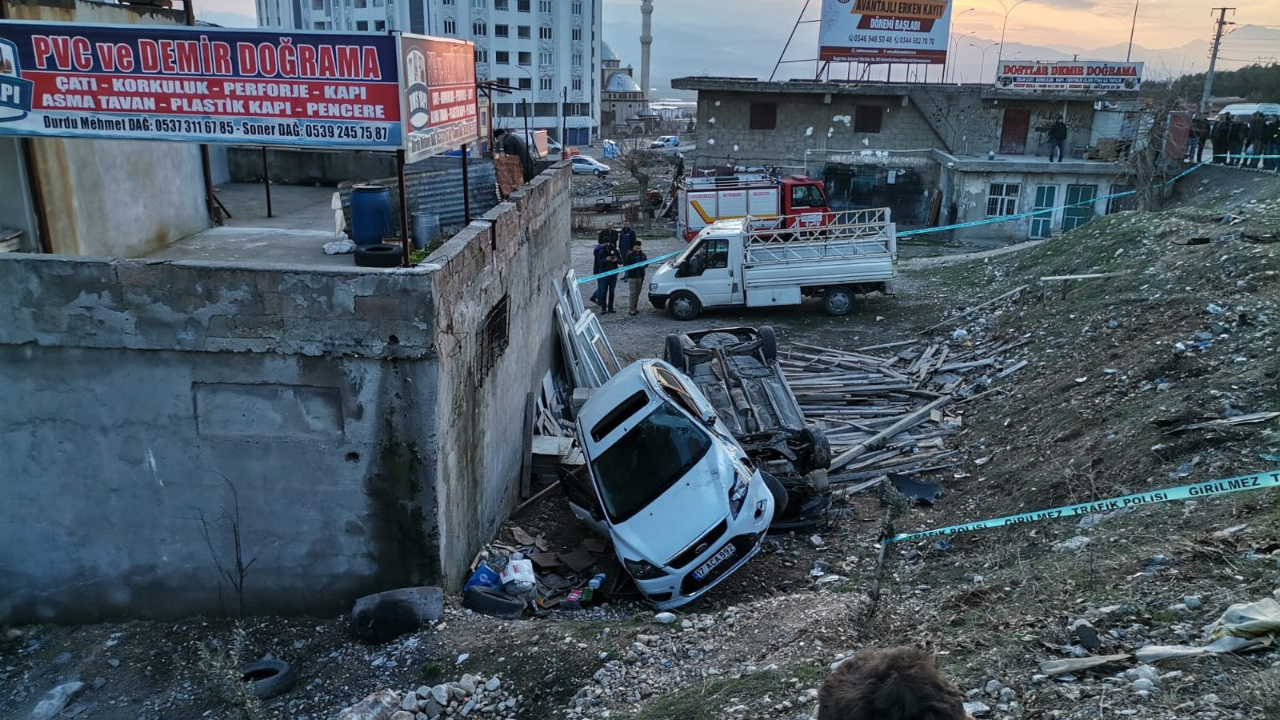 Kahramanmaraş’ta feci kaza! Kontrolden çıkıp dehşet saçtı: Ölü ve yaralı var