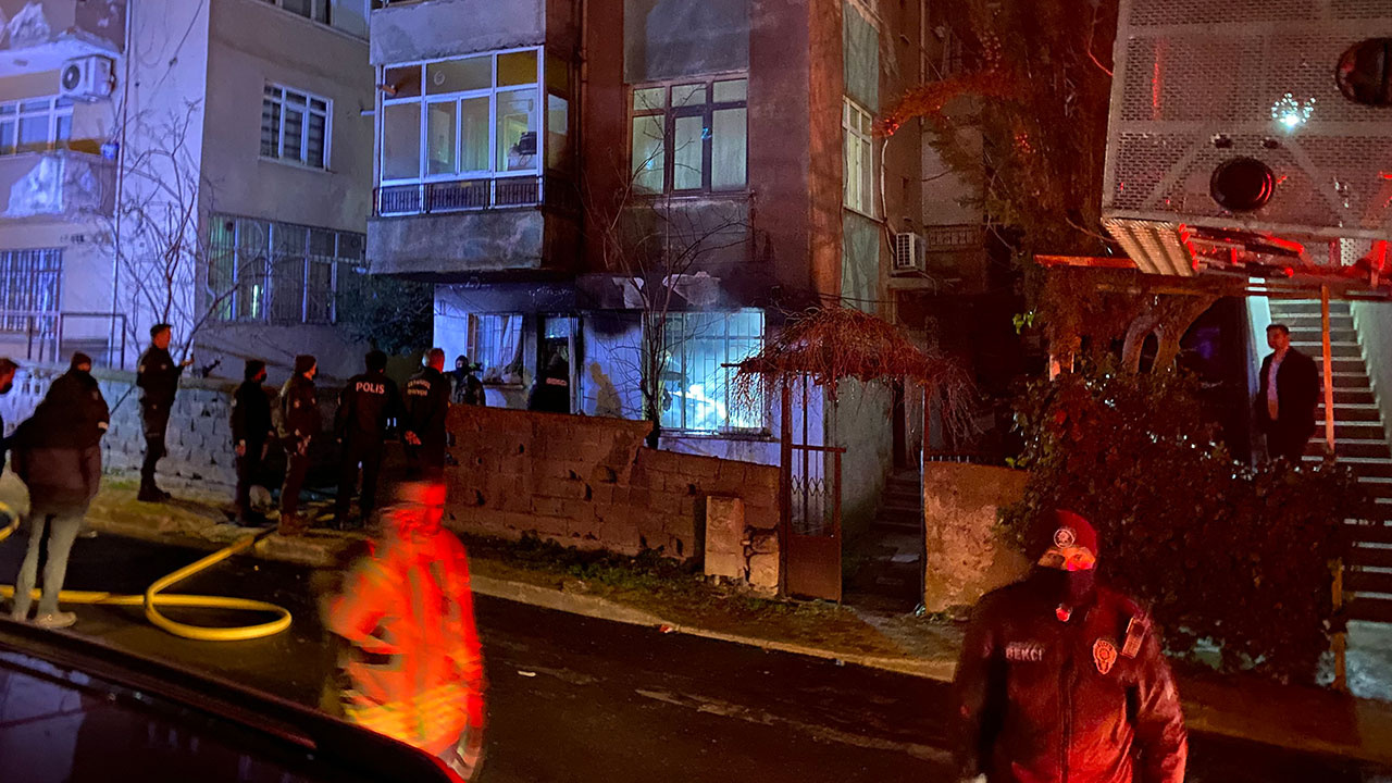 İstanbul Pendik'te 4 katlı binada yangın! Bir kişi feci şekilde öldü