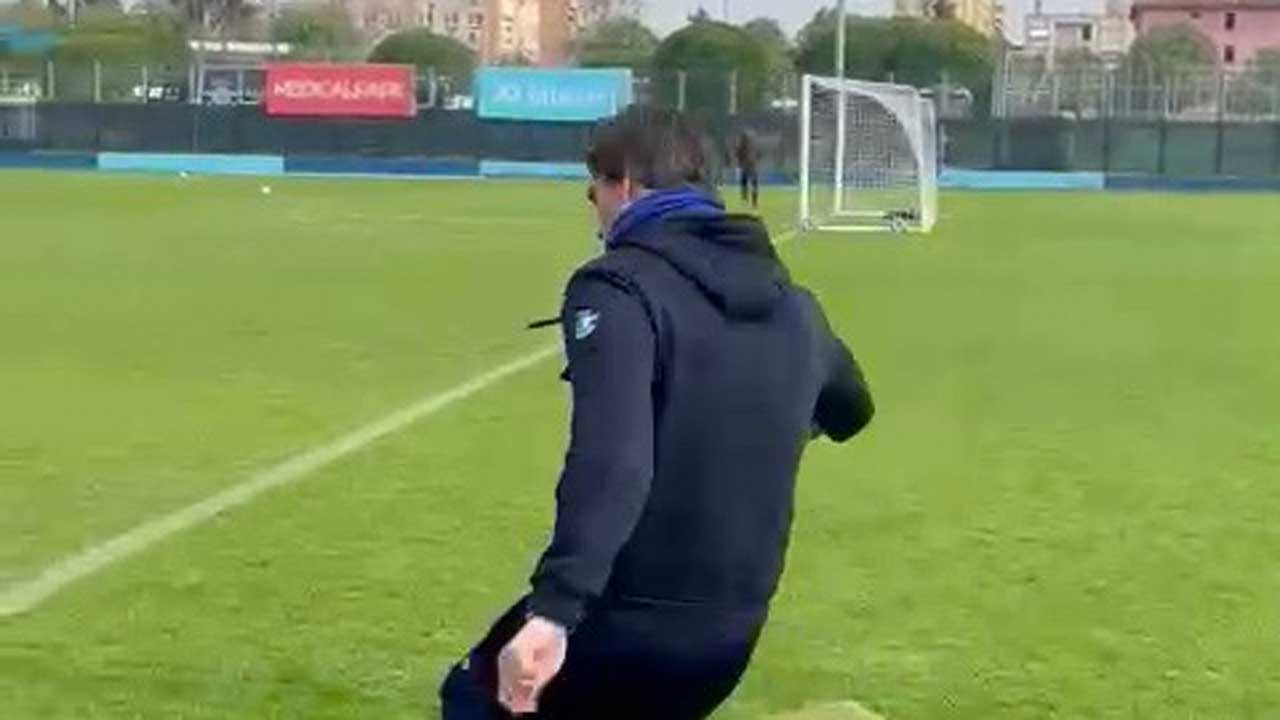 Adana Demirspor'un hocası korner direğinin gerisinden gol attı o anlar paylaşıldı