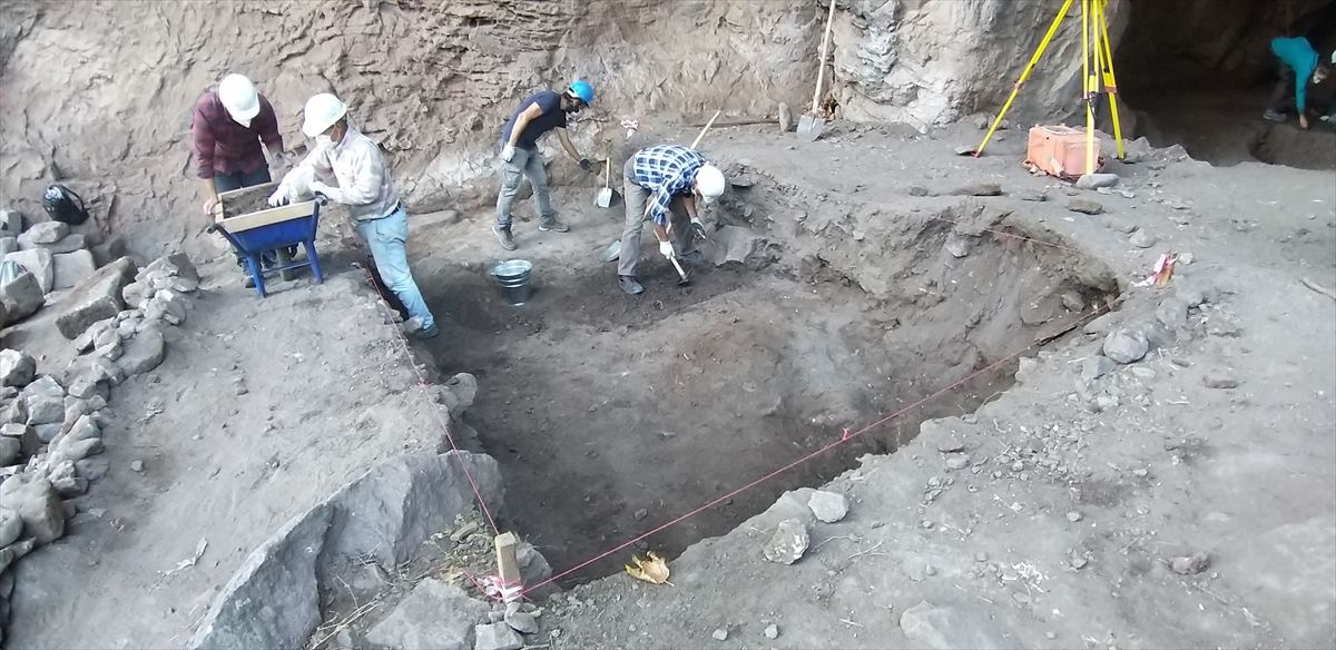 İzmir Dikili'de bulunan mağaranın sırrı çözülüyor yeni tarihsel keşifler gündemde