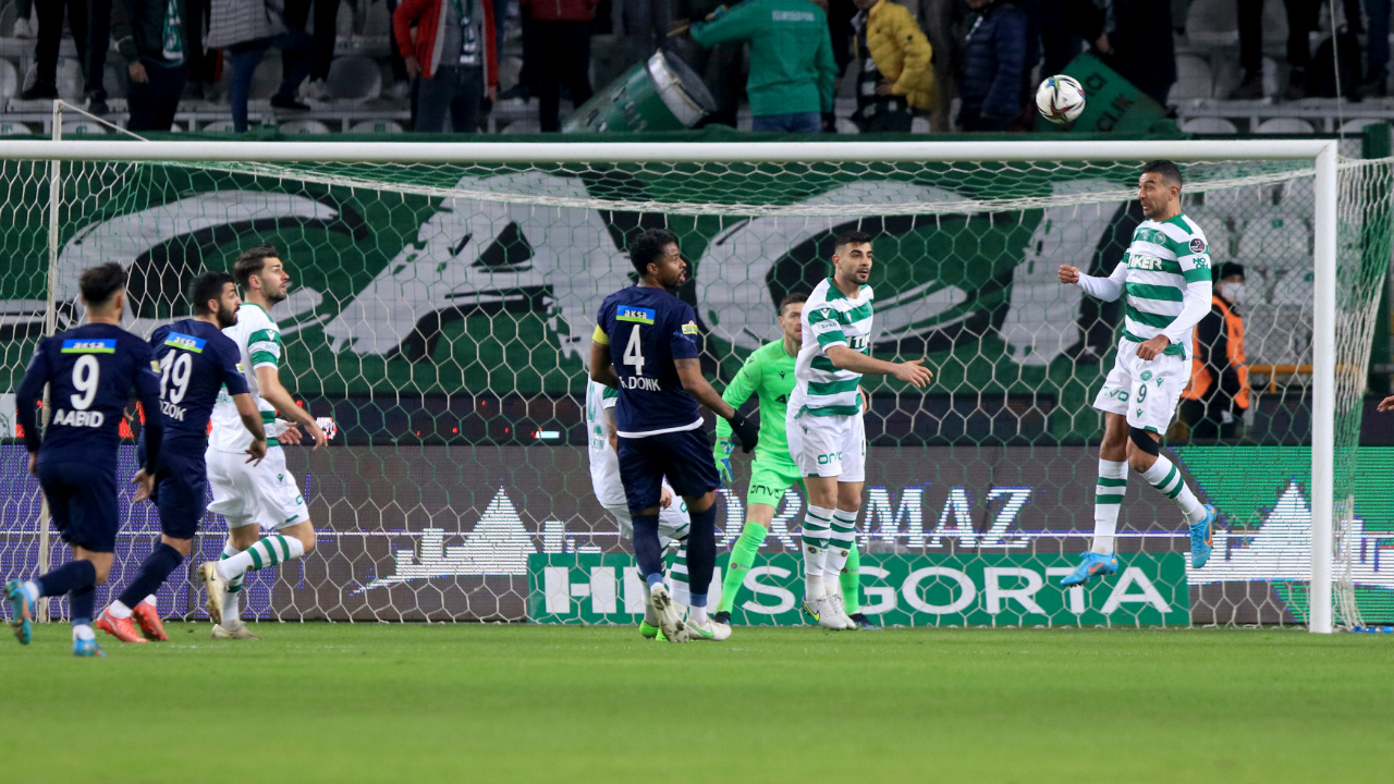 8 gollü çılgın maç! Konyaspor ile Kasımpaşa'nın düellosunda kazanan çıkmadı