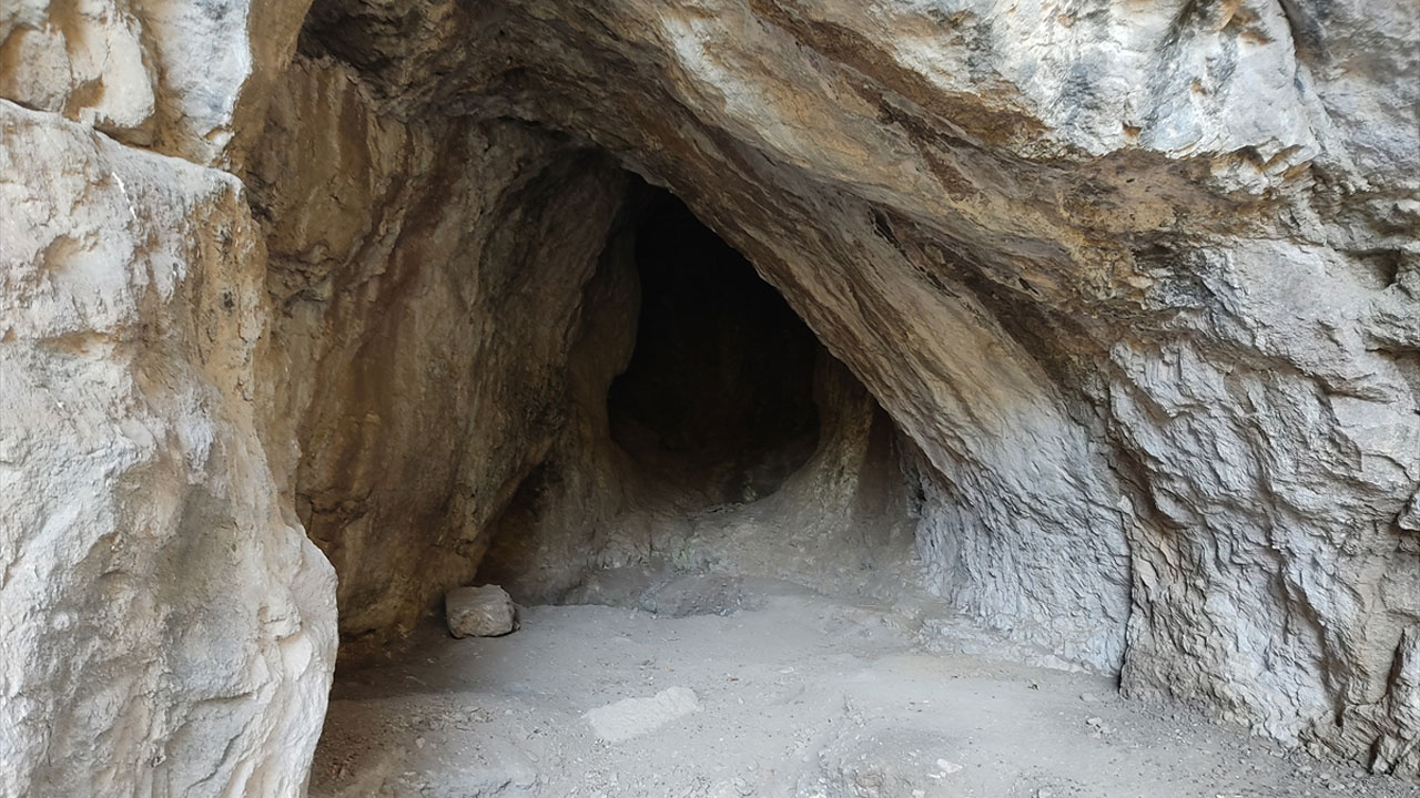 İzmir Dikili'de bulunan mağaranın sırrı çözülüyor yeni tarihsel keşifler gündemde