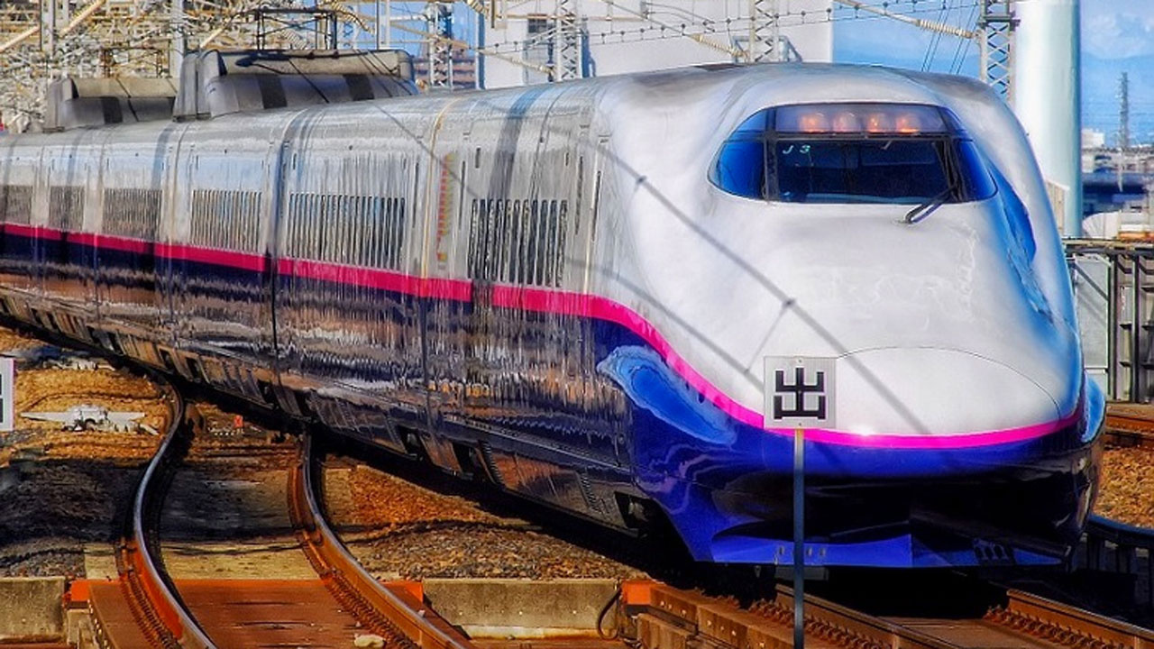 Japonya'nın hidrojenle çalışan ilk treni tanıtıldı