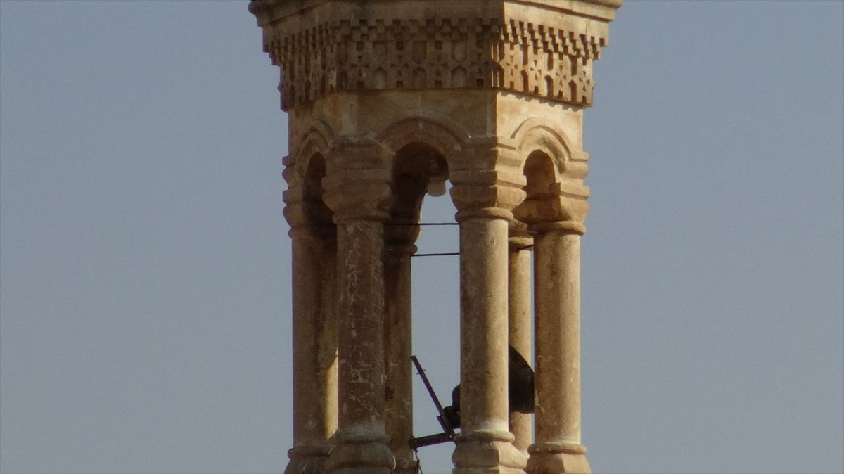 Mardin'de 800 yıllık kilisedeki çanı çalmaya çalışan hırsızlar çıkan ses üzerine kaçtı