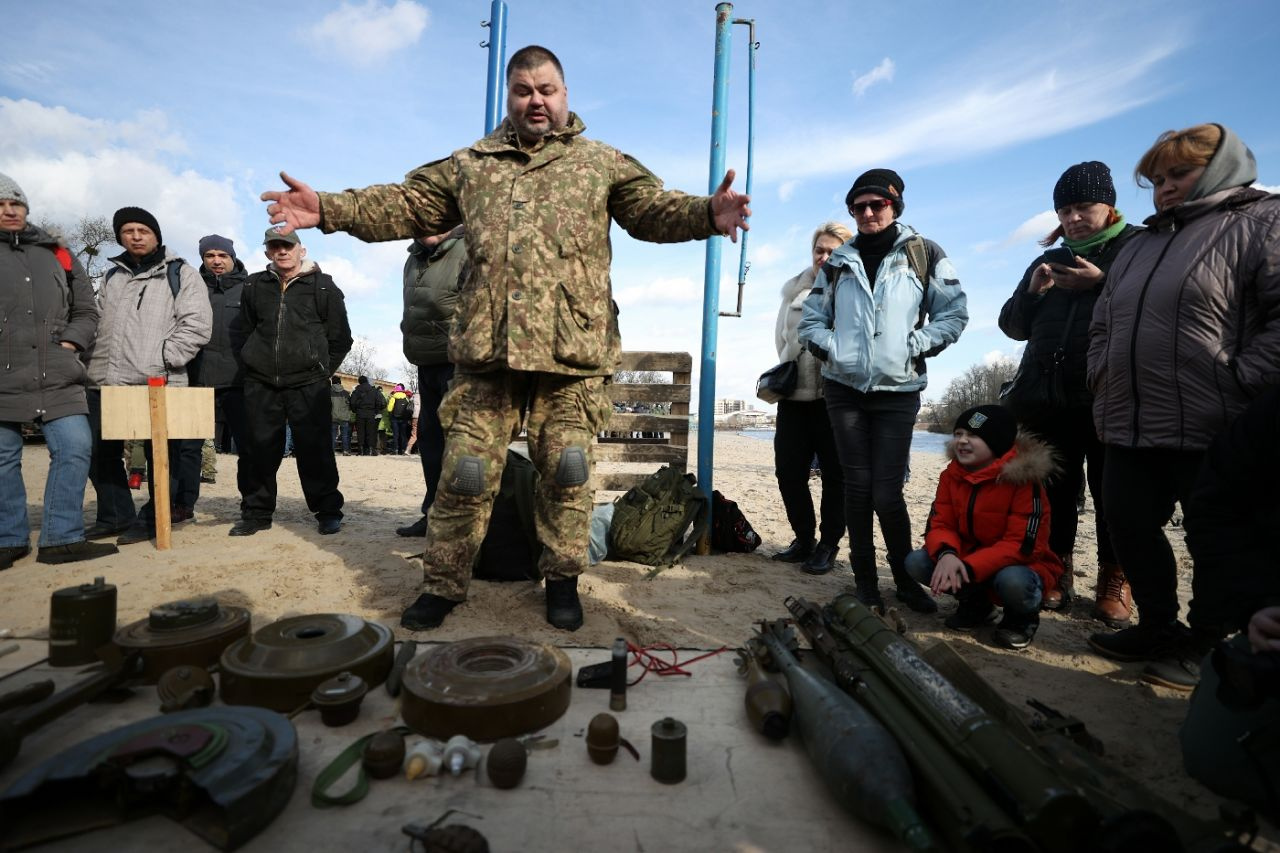 Ukraynalı sivillere Rusya ile savaş olasılığına karşı temel askeri eğitim verildi