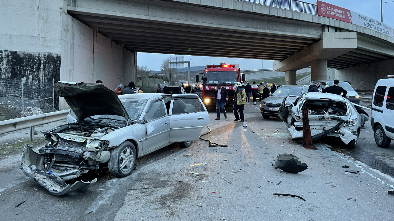 İstanbul Şile'de 7 aracın karıştığı zincirleme trafik kazasında iki kişi yaralandı