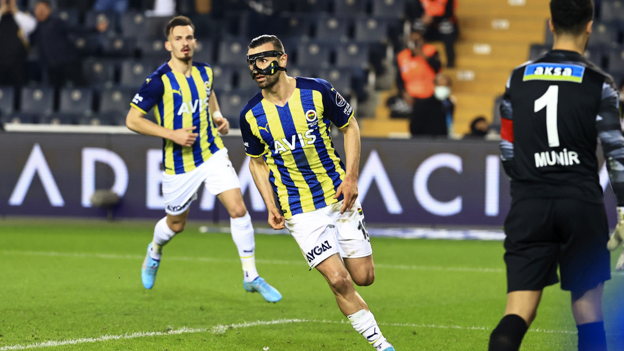 Fenerbahçe konuk ettiği Hatayspor'u Serdar Dursun'un penaltılarıyla 2-0 mağlup etti