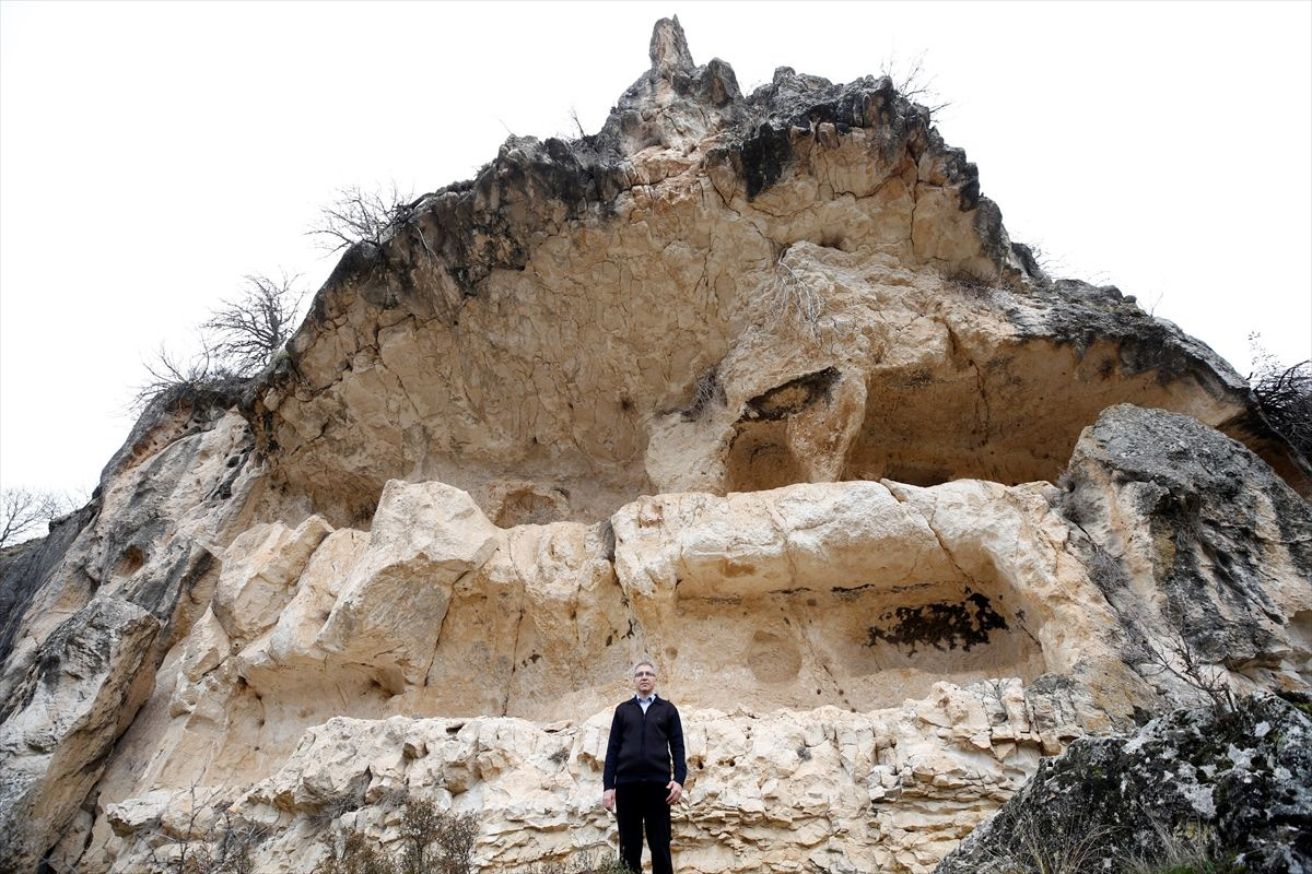 Elazığ'da köyün yakınlarında gezerken tesadüfen buldular 1800 yıllık çıktı