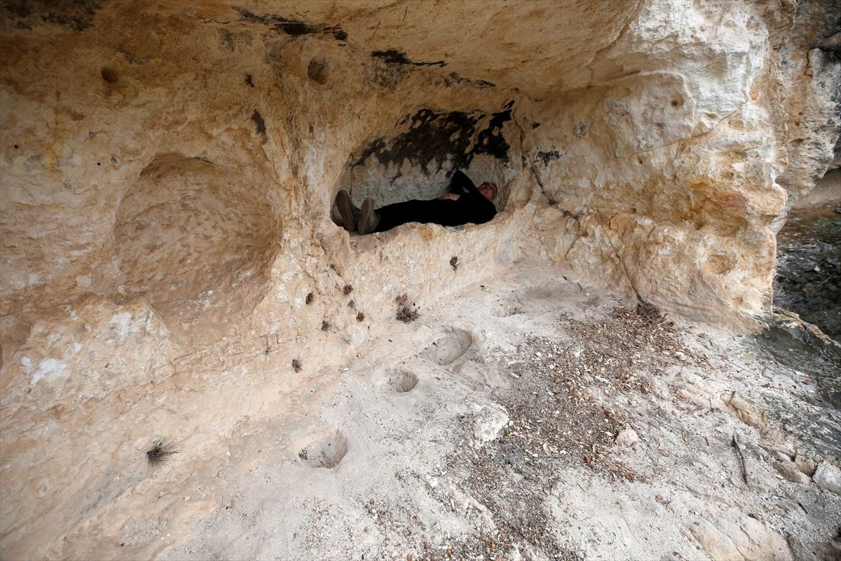 Elazığ'da köyün yakınlarında gezerken tesadüfen buldular 1800 yıllık çıktı