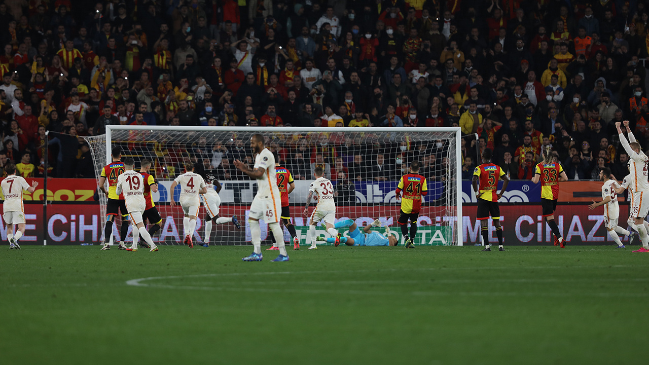 İzmir'de müthiş maç! Galatasaray dört penaltılı maçta Göztepe'yi yıktı
