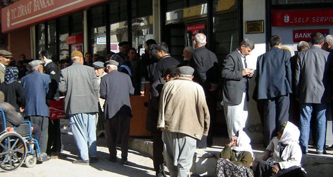 Emeklilerin yüzünü güldürecek zam! Bayram ikramiyesi 4 bin liraya çıkacak iddiası kulisler kaynıyor