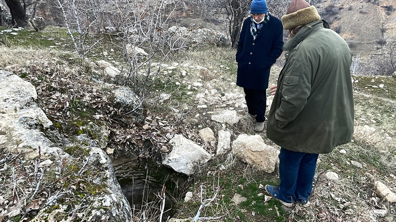 Elazığ'da köyün yakınlarında gezerken tesadüfen buldular 1800 yıllık çıktı