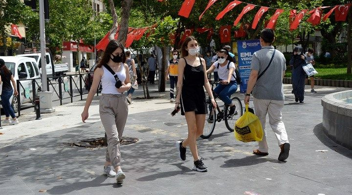 Maske yasağı kalkıyor! AVM, uçak, tren, otobüs ve sinema gibi yerlerde maske yasağı sürecek