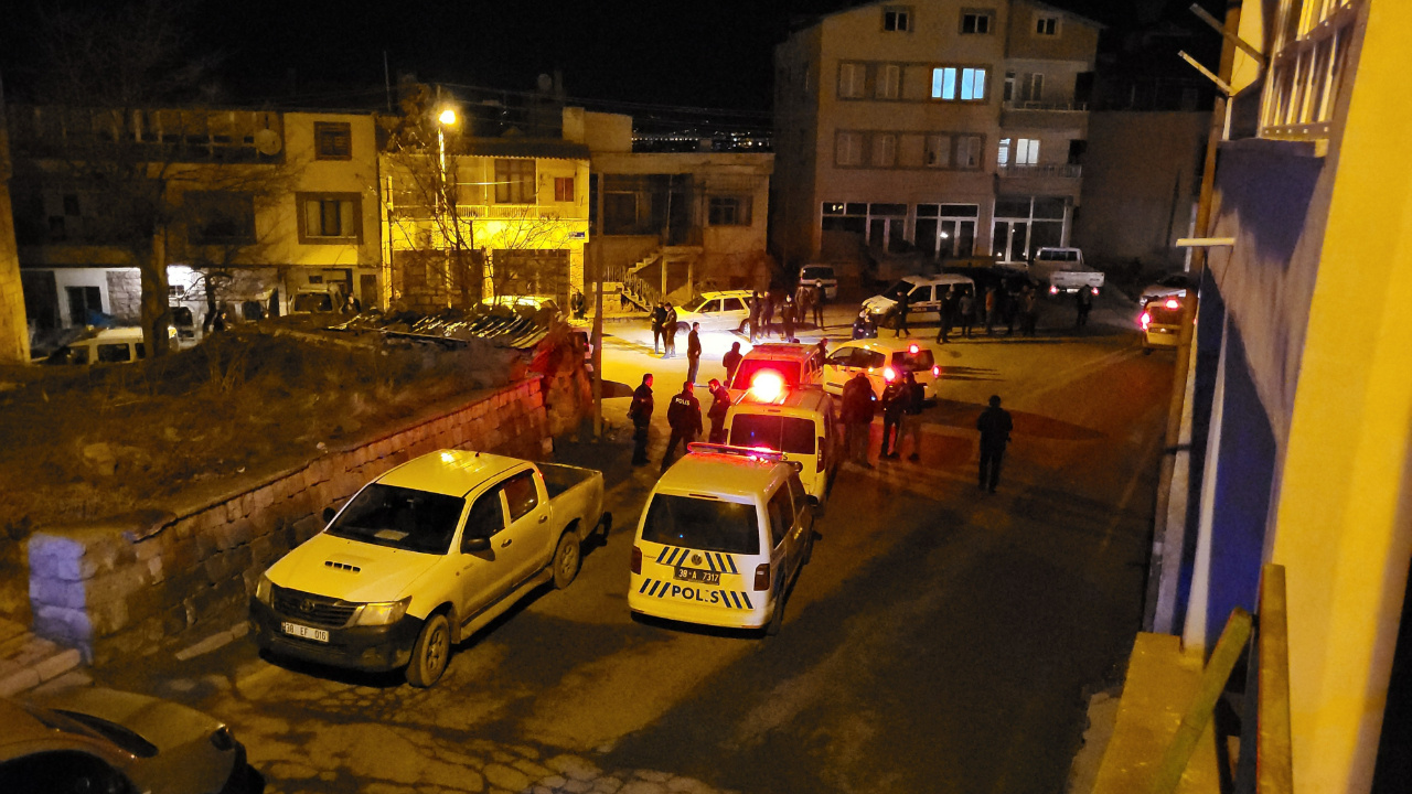 Kayseri'de iki grup arasında kavga çıktı! Markete giden vatandaş vuruldu