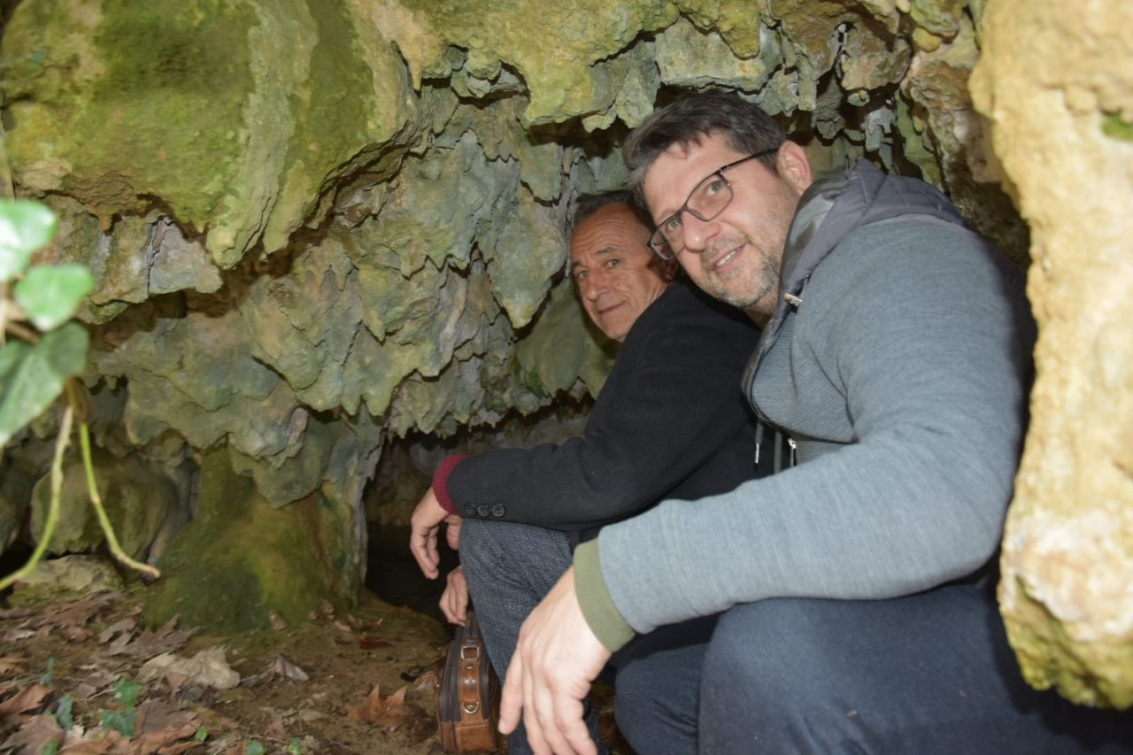Bursa'da hayvan otlatırken ormanda tesadüfen buldular! Binlerce yıllık mağaraya girince şaşıp kaldılar