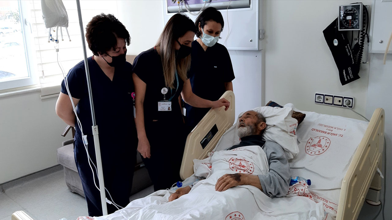 96 yaşındaki Abdullah dede koronavirüsü böyle yendi