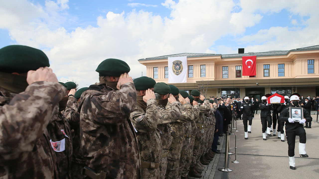 Erdoğan şehit koruma müdürü Hayrettin Eren'in cenazesine katıldı