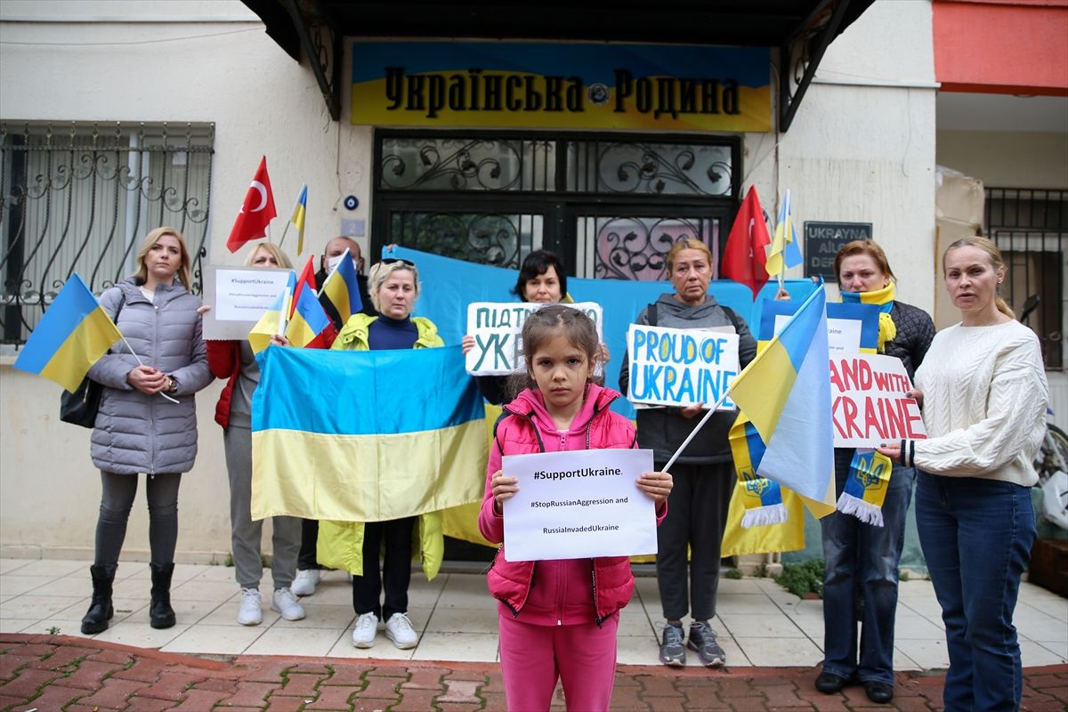 Konya ve Antalya'da gözyaşları sel oldu! Rusya'nın Ukrayna işgaline tepki: İnsanlar susuz, elektriksiz