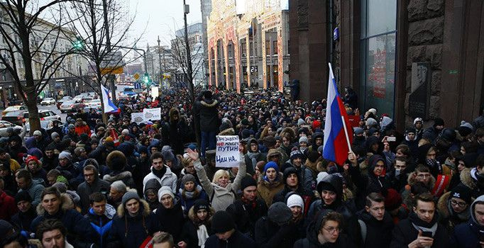 Rusya'da savaş karşıtı protesto düzenlendi! On binlerce kişi katıldı