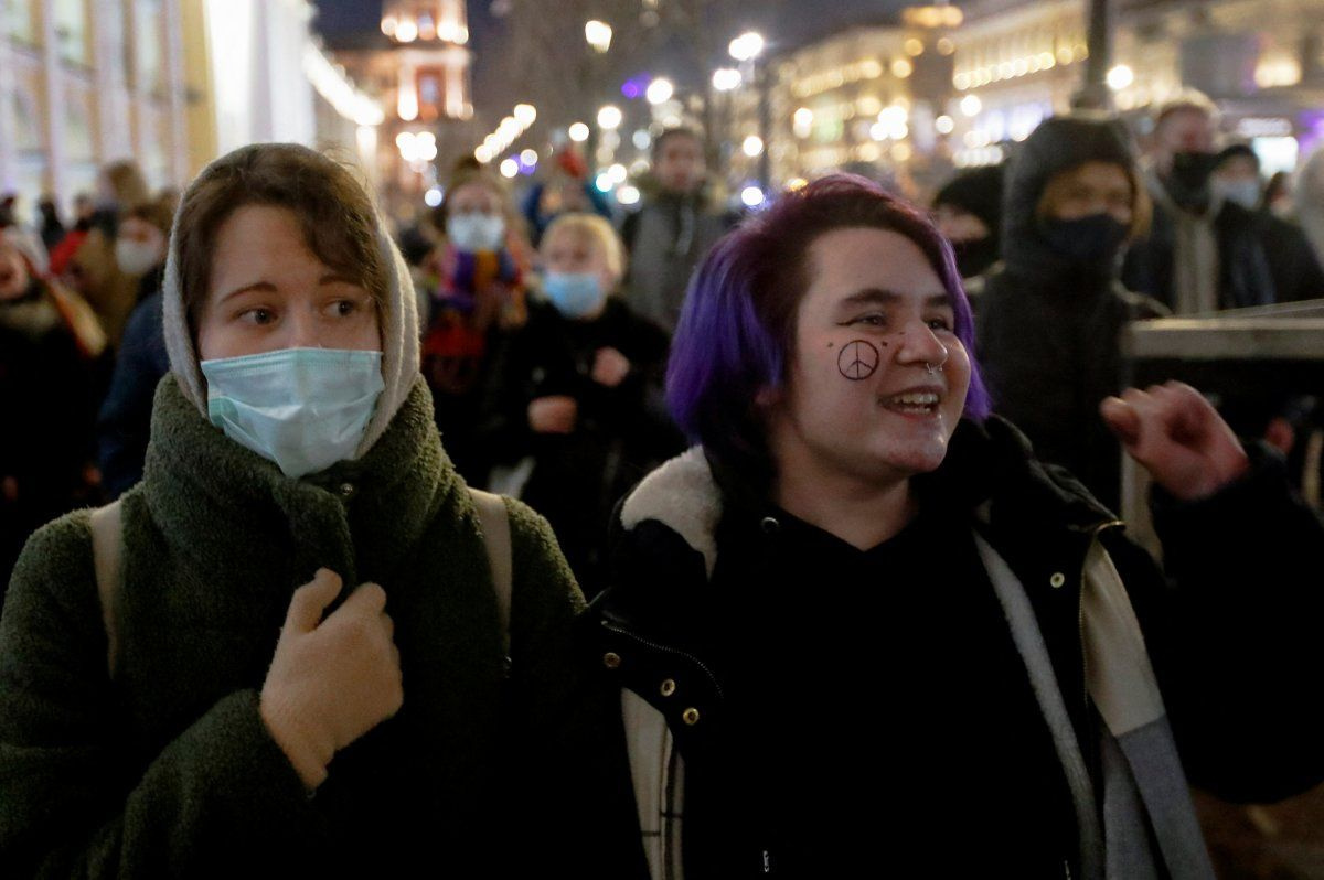 Rusya'da savaş karşıtı protesto düzenlendi! On binlerce kişi katıldı