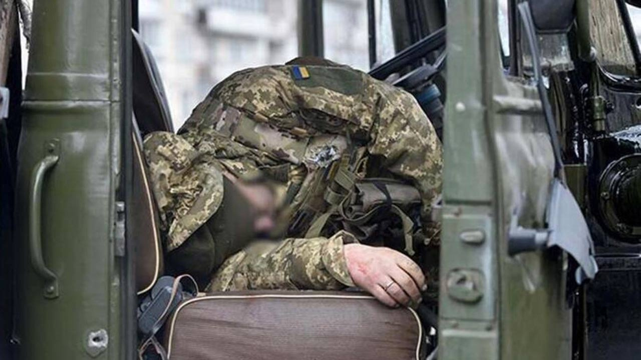 Ukrayna kamuflajı altından Rus askeri çıktı! Böyle öldürüldüler görüntüler dehşete düşürdü