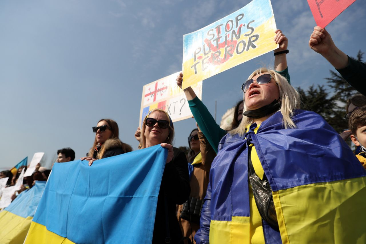 Türkiye’deki Ukraynalılar meydanlara akın etti! 'Savaşa hayır, katil Putin': İşte protestolardan kareler...